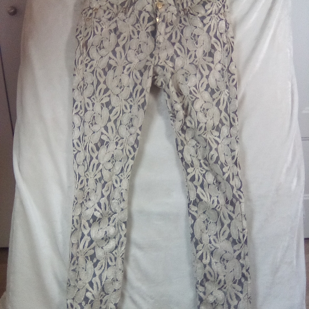 7 For All Mankind The Skinny Orchid Lace Overlayed Cream Lace Skinny Pants